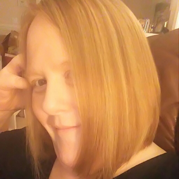 Meet your Posher, Jennifer - Picture 2 of 3